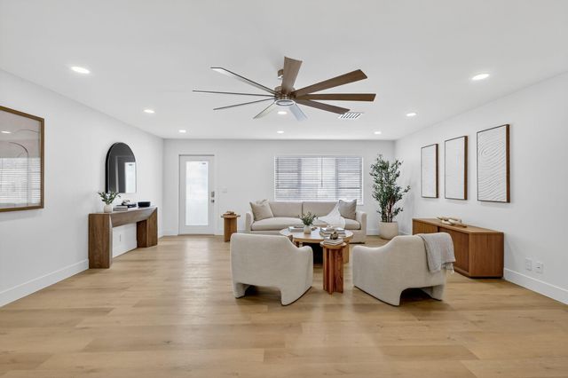 2206 SW 20th Way, Boynton Beach, FL 33426