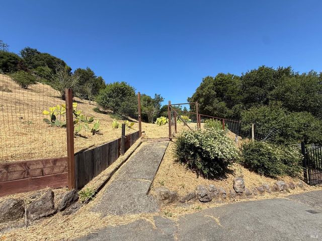 65 Circle Rd, San Rafael, CA 94903