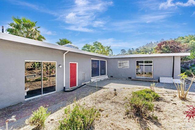 65 Circle Rd, San Rafael, CA 94903