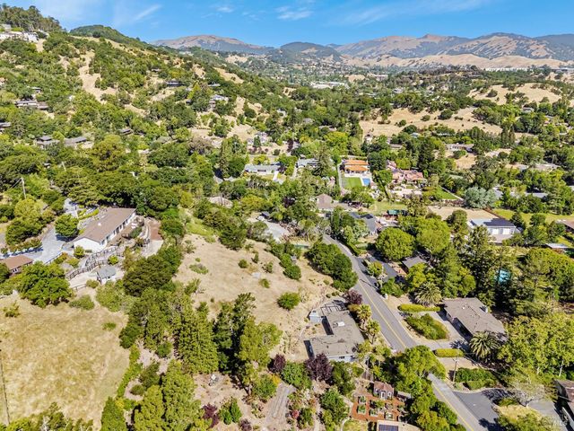 65 Circle Rd, San Rafael, CA 94903