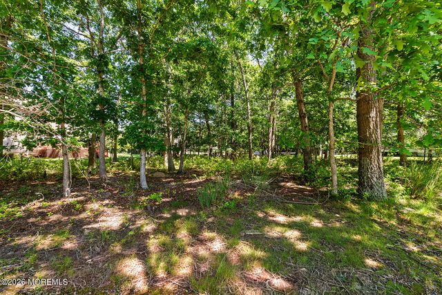 9 Edie Lane, Howell, NJ 07731