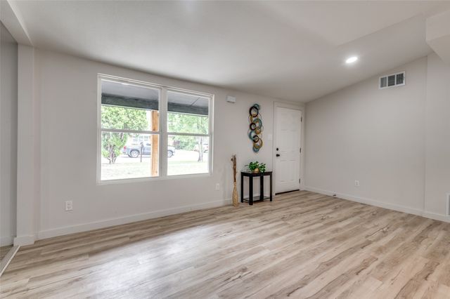 122 Wallace Drive, Garland, TX 75041