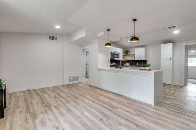 122 Wallace Drive, Garland, TX 75041
