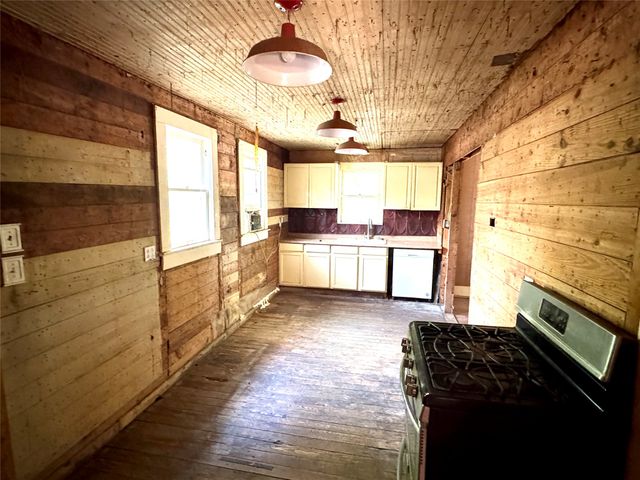 1201 Market Street W, Honey Grove, TX 75446