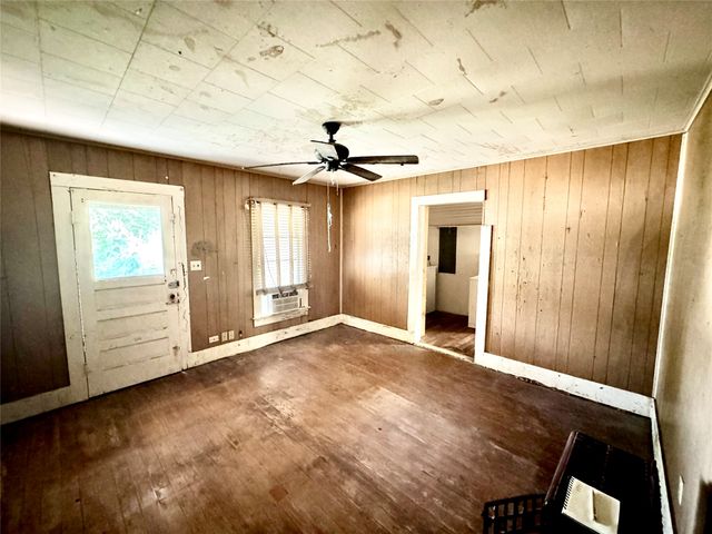 1201 Market Street W, Honey Grove, TX 75446