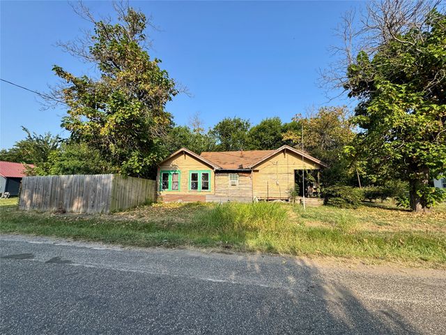 1201 Market Street W, Honey Grove, TX 75446