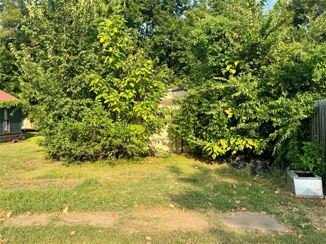 1201 Market Street W, Honey Grove, TX 75446