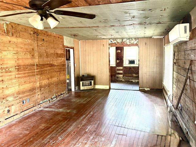 1201 Market Street W, Honey Grove, TX 75446