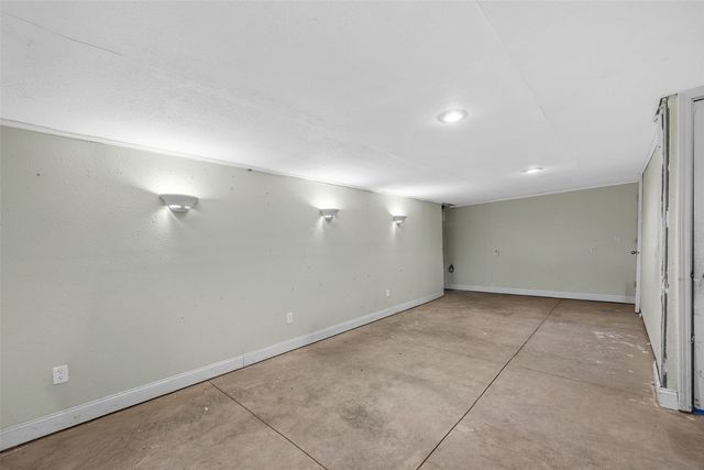 625 Freeseway Drive, Robins, IA 52328