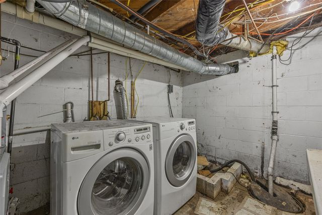 625 Freeseway Drive, Robins, IA 52328