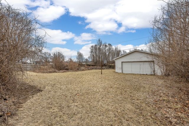 625 Freeseway Drive, Robins, IA 52328