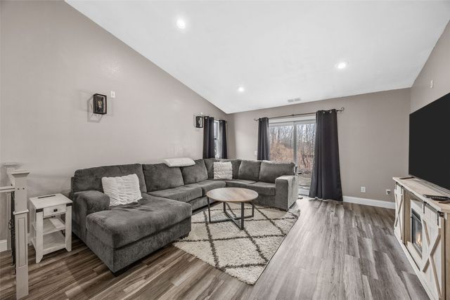 625 Freeseway Drive, Robins, IA 52328