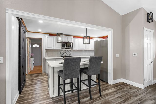 625 Freeseway Drive, Robins, IA 52328