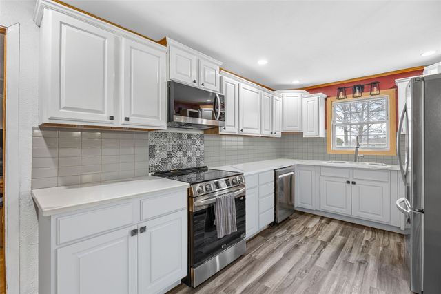 625 Freeseway Drive, Robins, IA 52328