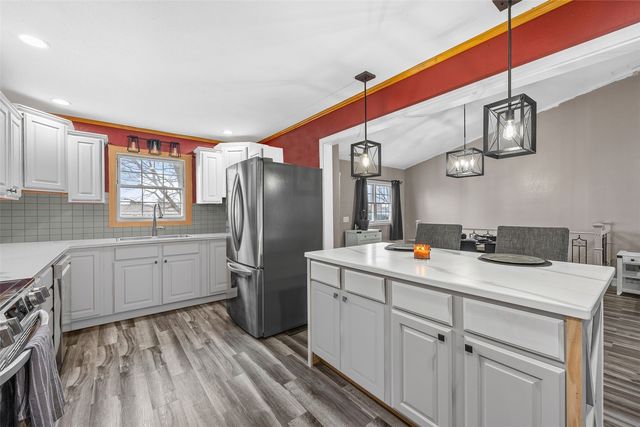 625 Freeseway Drive, Robins, IA 52328