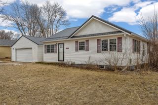 625 Freeseway Drive, Robins, IA 52328