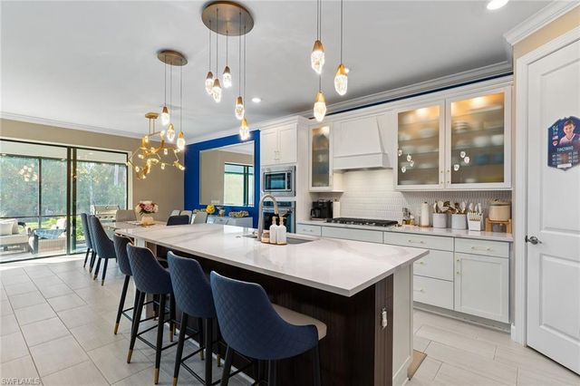 10363 Ventana LN, Naples, FL 34120