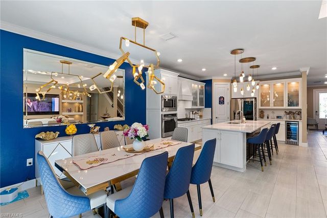 10363 Ventana LN, Naples, FL 34120