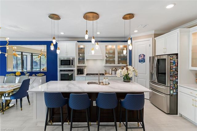 10363 Ventana LN, Naples, FL 34120