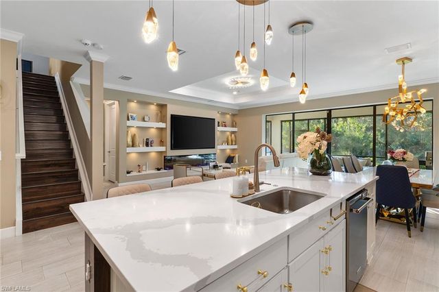 10363 Ventana LN, Naples, FL 34120