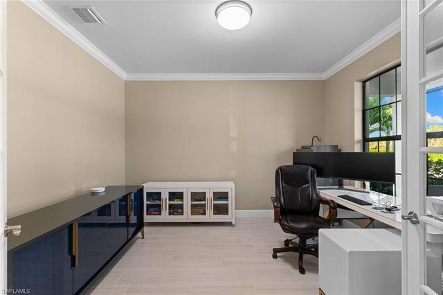 10363 Ventana LN, Naples, FL 34120