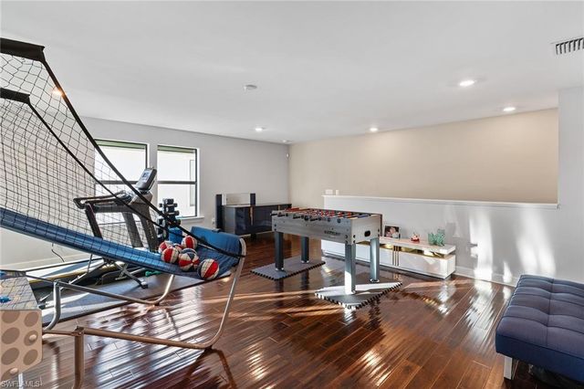 10363 Ventana LN, Naples, FL 34120