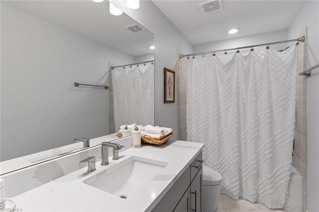 10363 Ventana LN, Naples, FL 34120