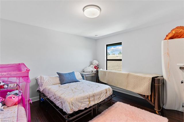 10363 Ventana LN, Naples, FL 34120