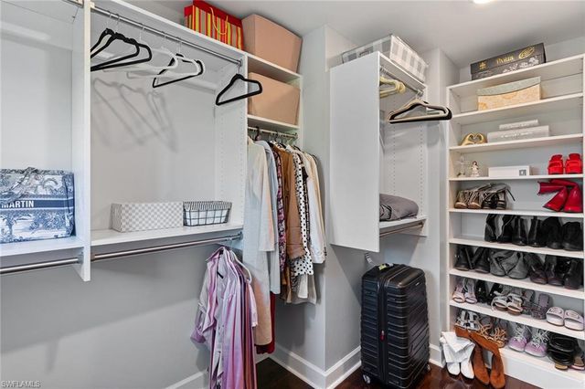 10363 Ventana LN, Naples, FL 34120