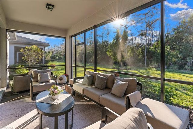 10363 Ventana LN, Naples, FL 34120