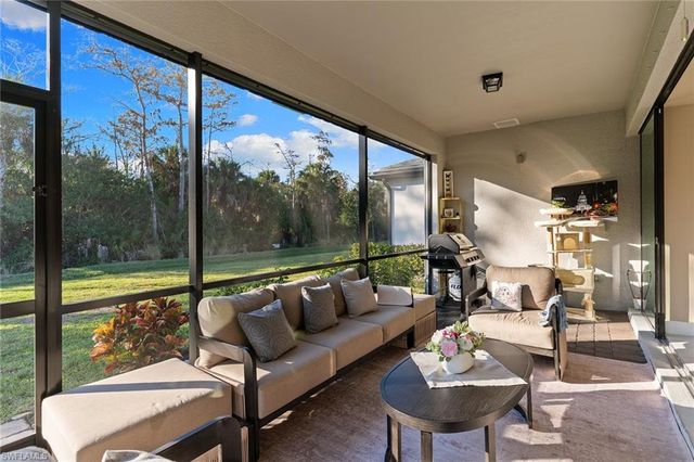 10363 Ventana LN, Naples, FL 34120