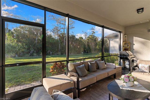 10363 Ventana LN, Naples, FL 34120