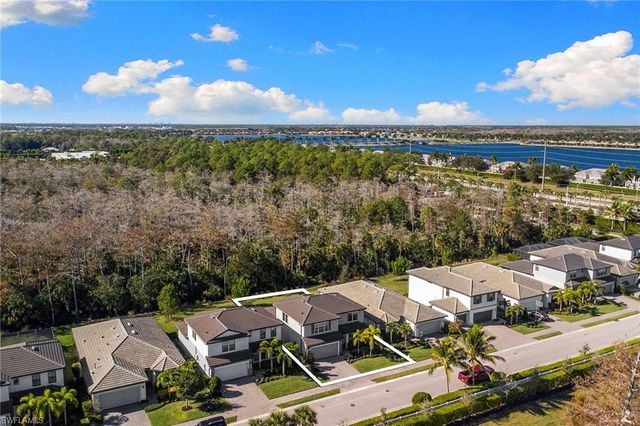 10363 Ventana LN, Naples, FL 34120