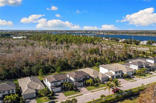 10363 Ventana LN, Naples, FL 34120