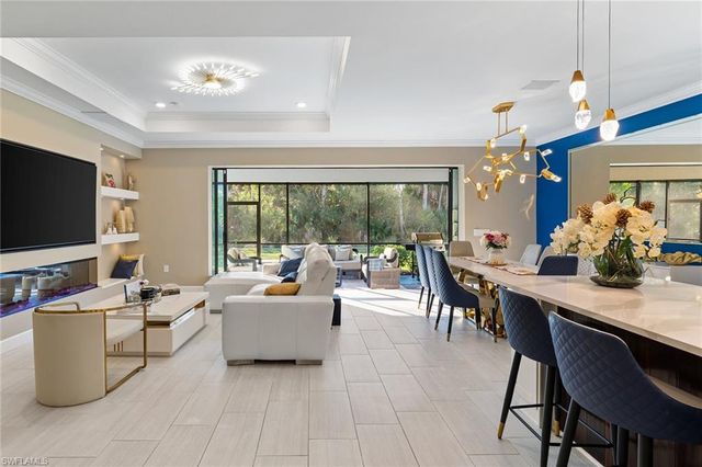 10363 Ventana LN, Naples, FL 34120