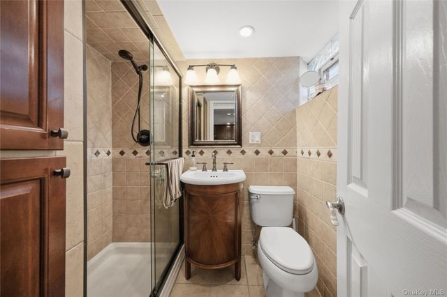 88-21 79th Avenue, Glendale, NY 11385