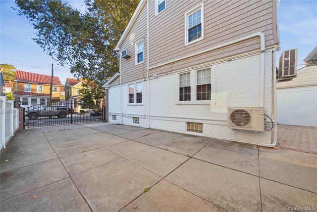 88-21 79th Avenue, Glendale, NY 11385