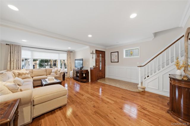 88-21 79th Avenue, Glendale, NY 11385