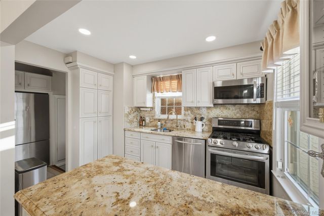 88-21 79th Avenue, Glendale, NY 11385