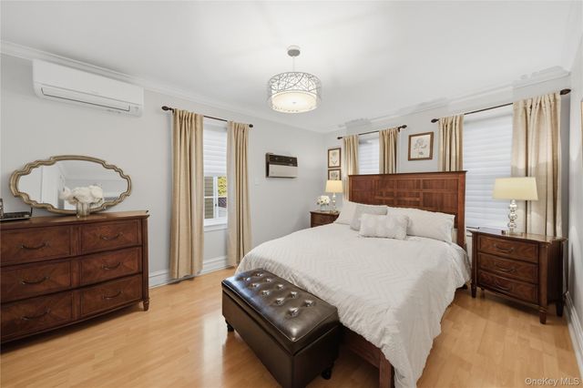 88-21 79th Avenue, Glendale, NY 11385