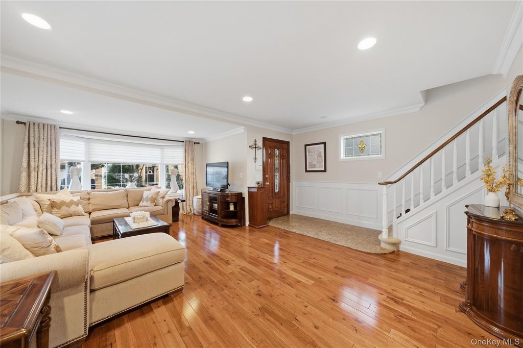 88-21 79th Avenue, Glendale, NY 11385 — photo 3