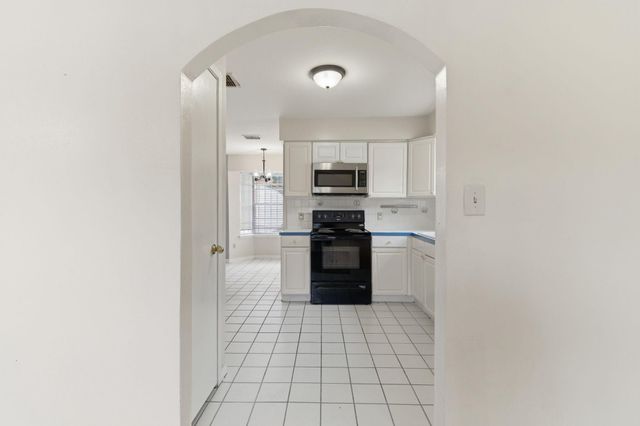 303 N Forest Boulevard, Houston, TX 77090