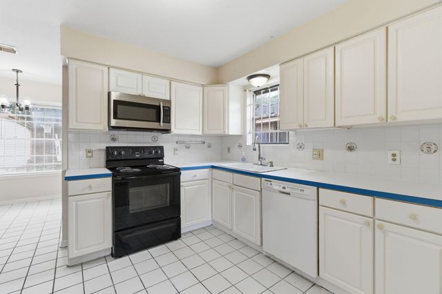 303 N Forest Boulevard, Houston, TX 77090