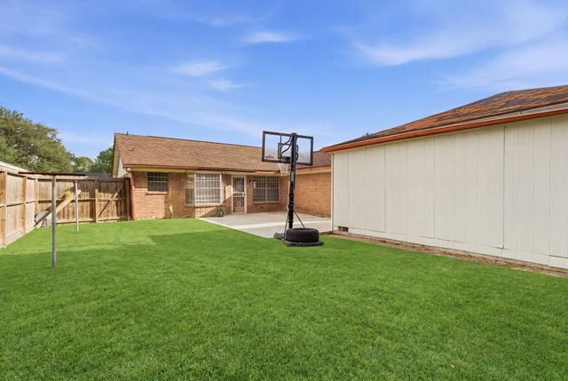 303 N Forest Boulevard, Houston, TX 77090