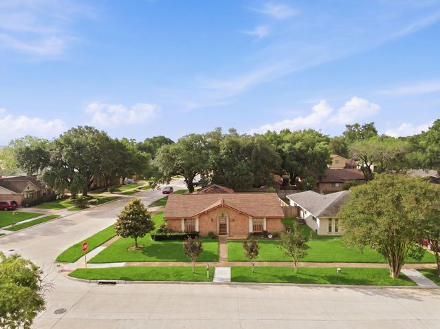 303 N Forest Boulevard, Houston, TX 77090
