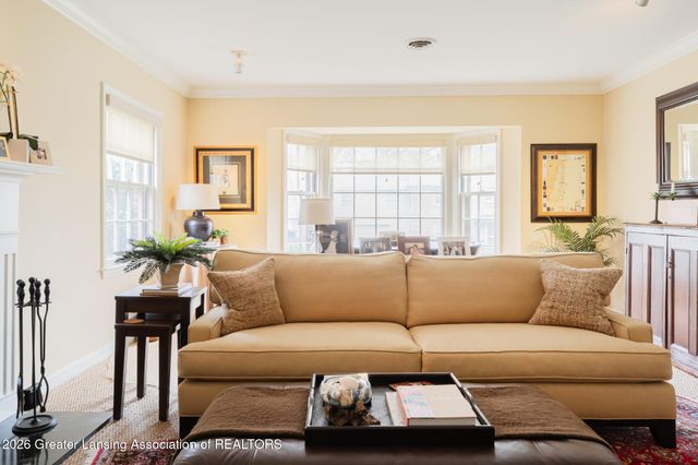 937 Roxburgh Avenue, East Lansing, MI 48823