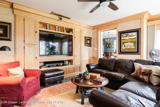 937 Roxburgh Avenue, East Lansing, MI 48823