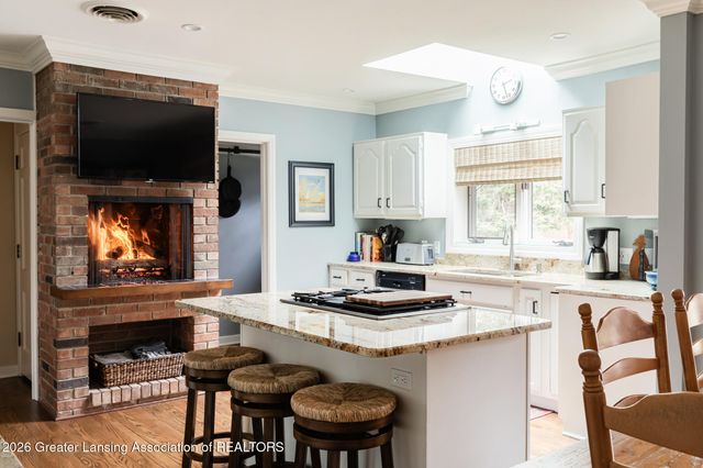 937 Roxburgh Avenue, East Lansing, MI 48823