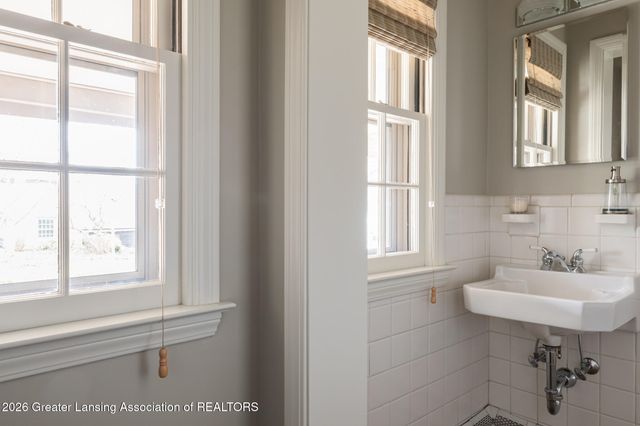 937 Roxburgh Avenue, East Lansing, MI 48823