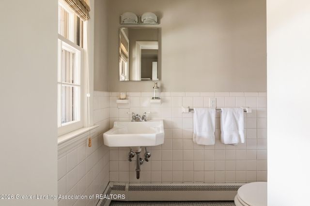 937 Roxburgh Avenue, East Lansing, MI 48823